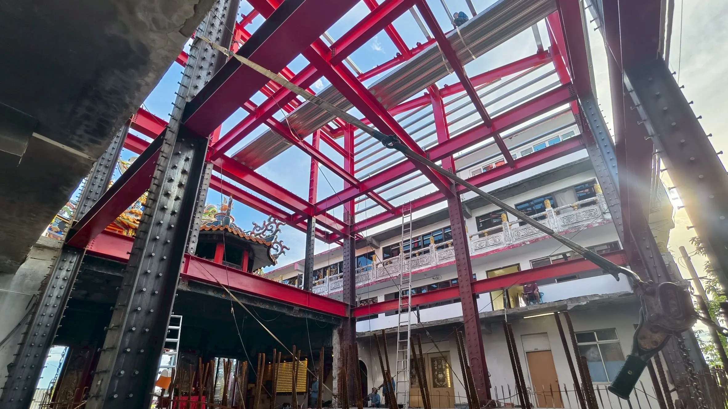 Line Album 2025 10 17重建工程－鋼構吊裝作業day 3 251020 1